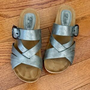 ‼️SALE-SALE-SALE‼️EuroSoft pewter metallic slides,  6.5 Excellent condition!!🤍